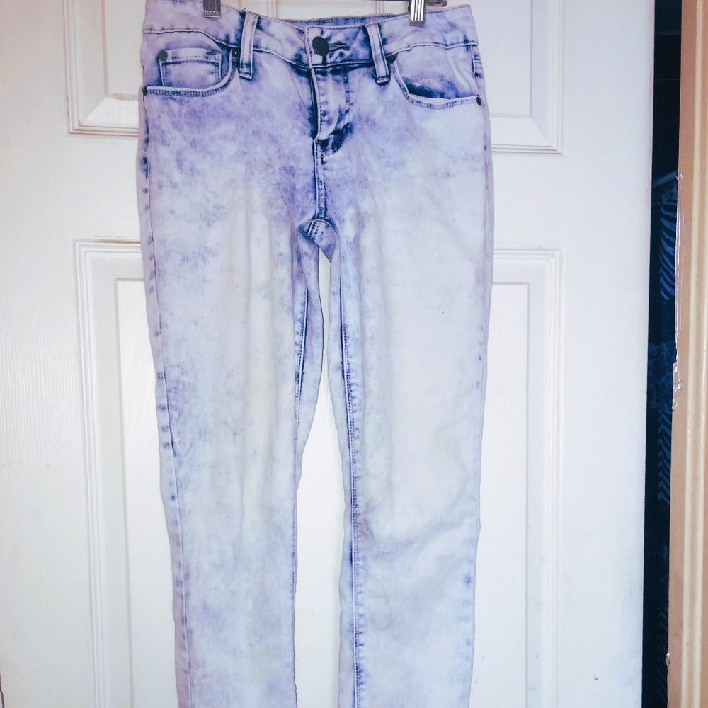 Rampage Denim Collection Styled with a bleached wash throughout 27 Waist Lo Rise